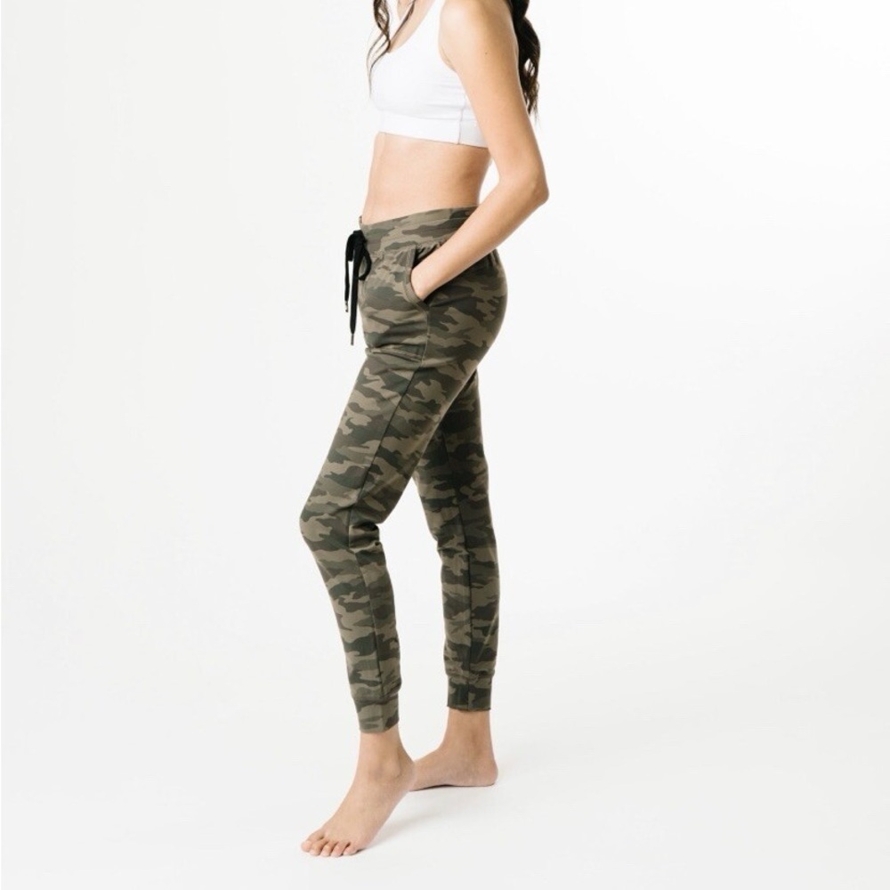 ZYIA Active Green Camo Unwind Joggers- Size Medium
